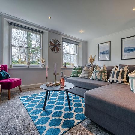 2 Bedroom Stylish Spacious Apt, Sleeps 6, Central Cheltenham, With Free Parking - By Blue Puffin Stays מראה חיצוני תמונה