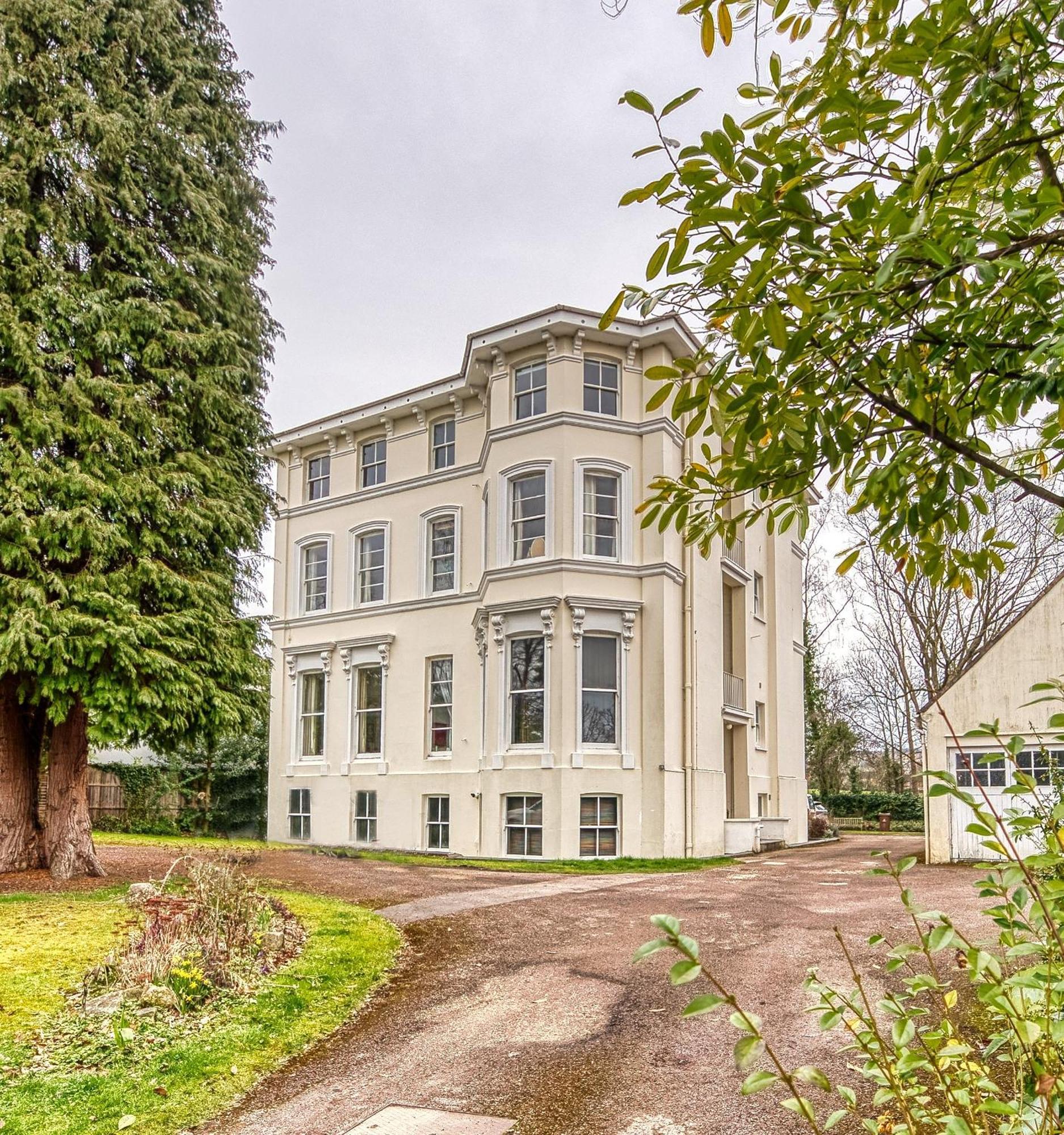 2 Bedroom Stylish Spacious Apt, Sleeps 6, Central Cheltenham, With Free Parking - By Blue Puffin Stays מראה חיצוני תמונה