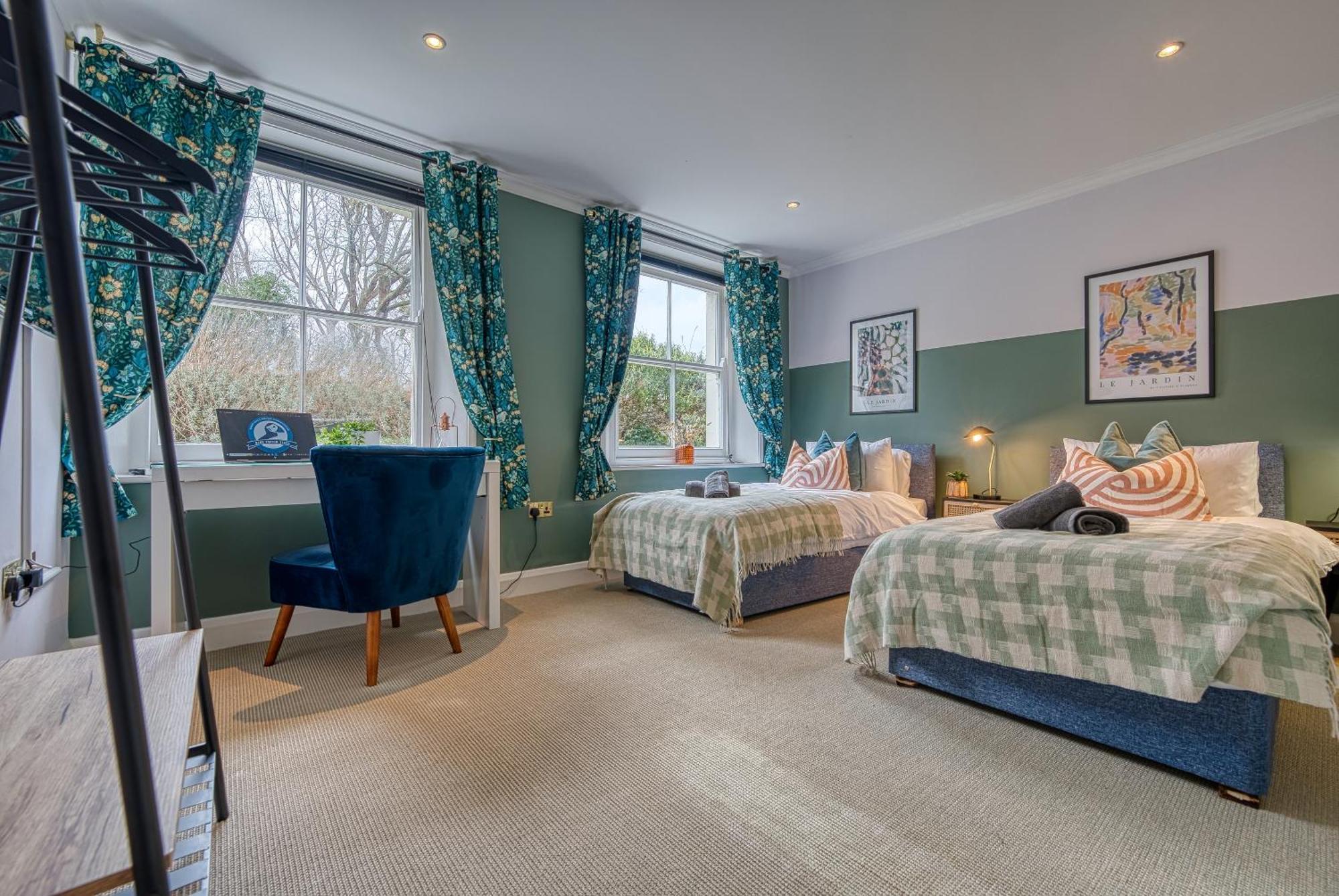2 Bedroom Stylish Spacious Apt, Sleeps 6, Central Cheltenham, With Free Parking - By Blue Puffin Stays מראה חיצוני תמונה