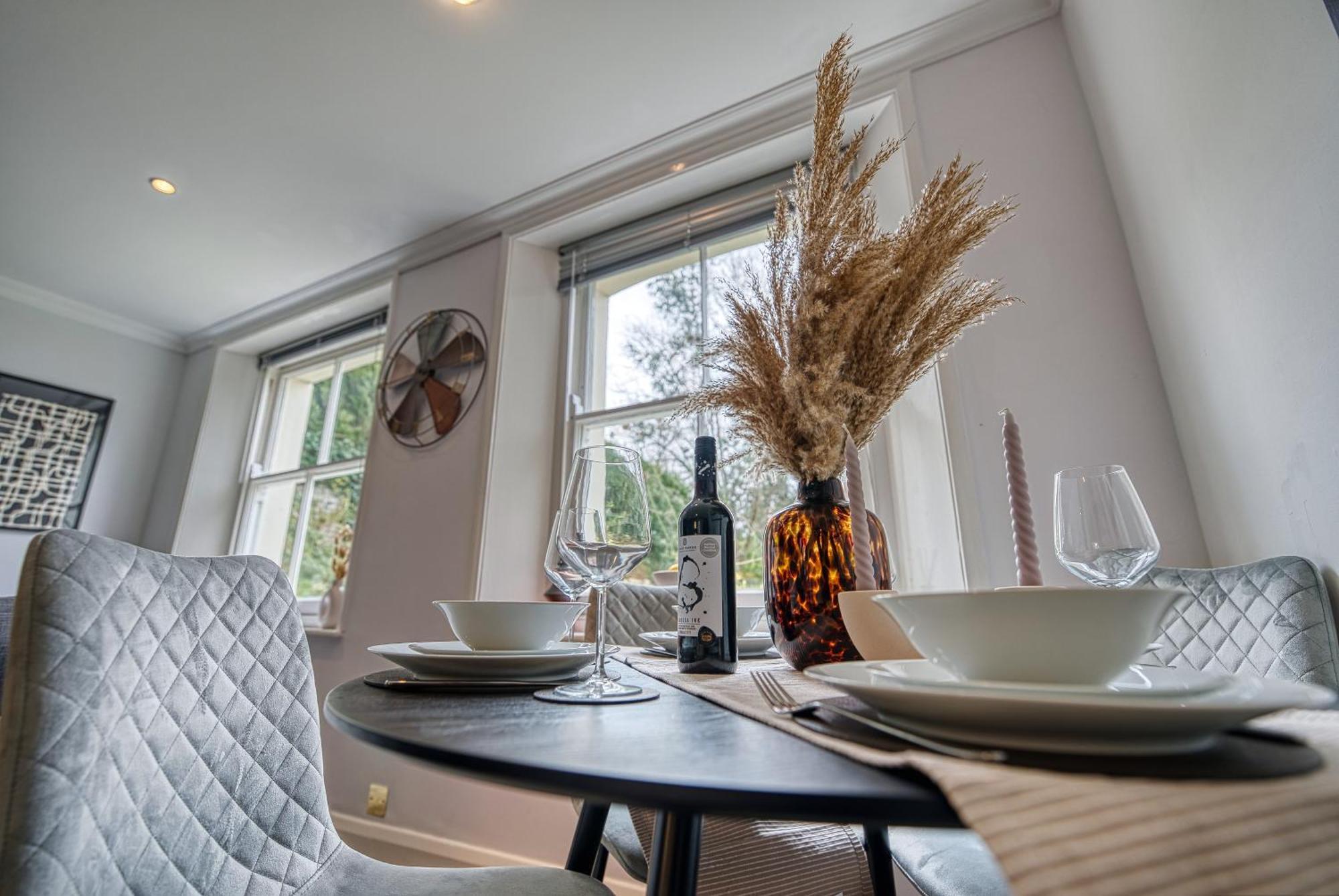 2 Bedroom Stylish Spacious Apt, Sleeps 6, Central Cheltenham, With Free Parking - By Blue Puffin Stays מראה חיצוני תמונה