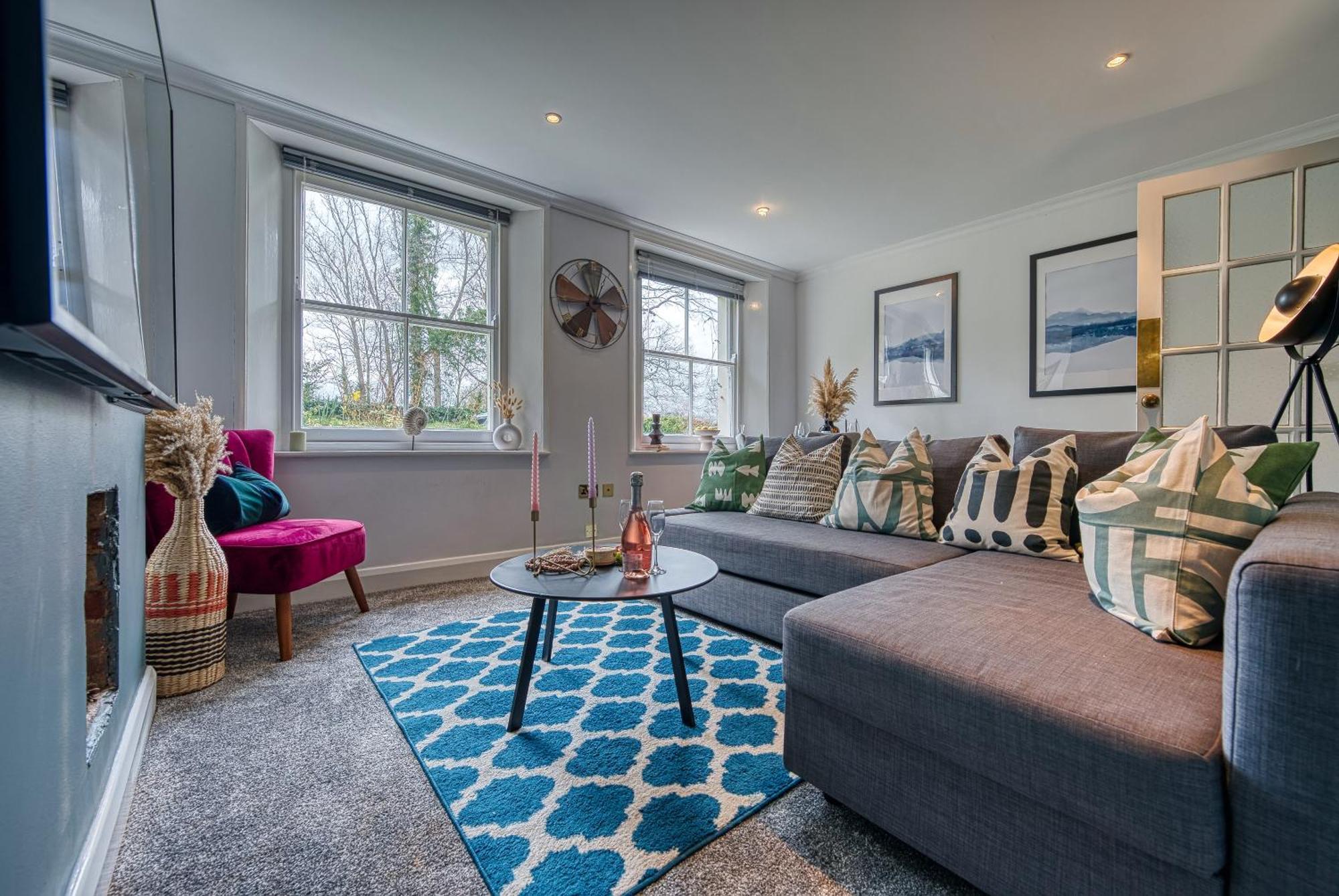 2 Bedroom Stylish Spacious Apt, Sleeps 6, Central Cheltenham, With Free Parking - By Blue Puffin Stays מראה חיצוני תמונה