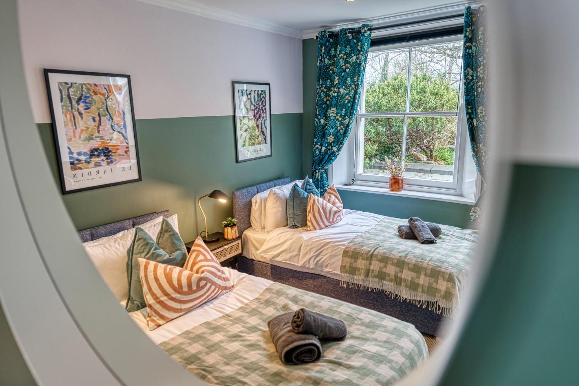 2 Bedroom Stylish Spacious Apt, Sleeps 6, Central Cheltenham, With Free Parking - By Blue Puffin Stays מראה חיצוני תמונה