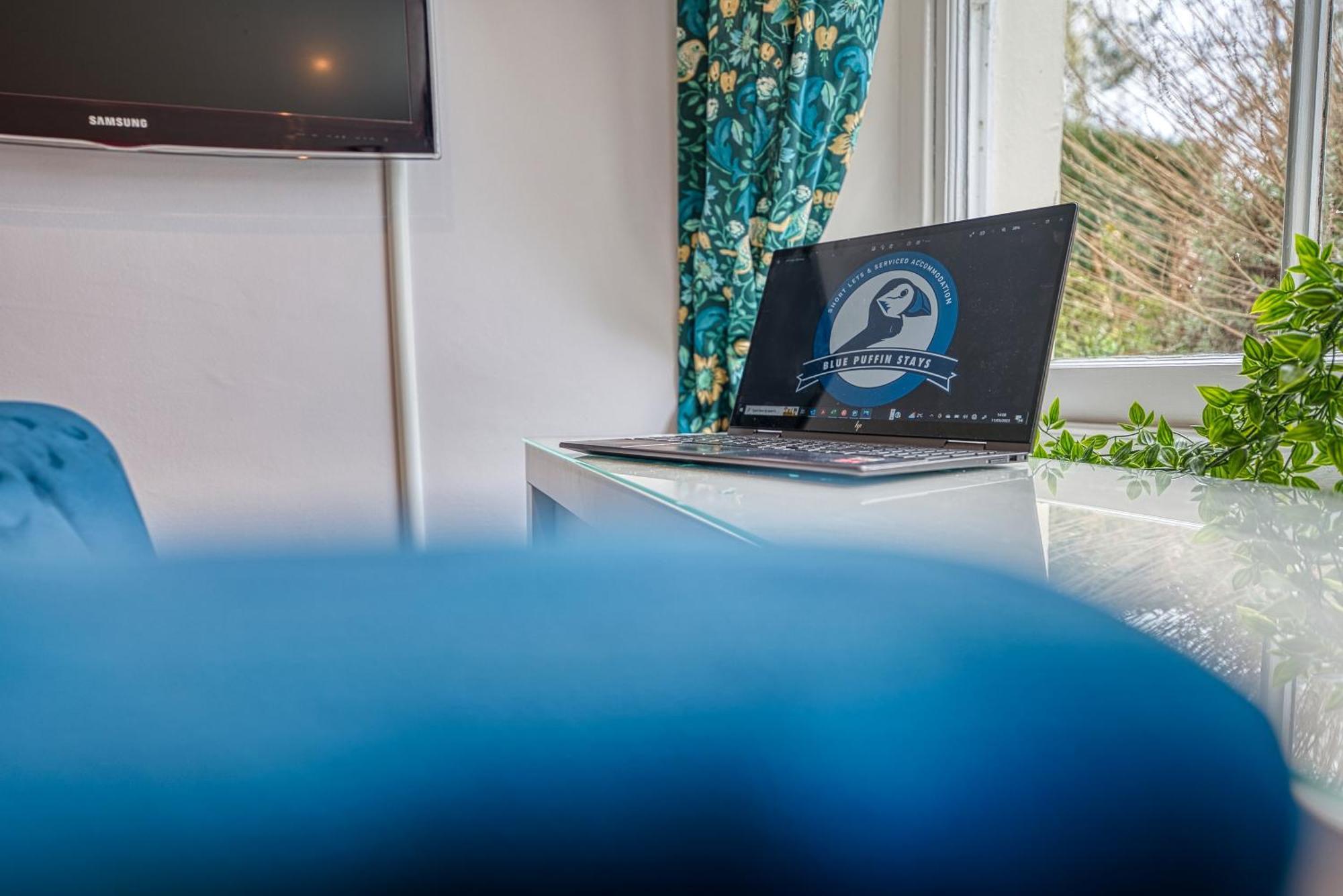 2 Bedroom Stylish Spacious Apt, Sleeps 6, Central Cheltenham, With Free Parking - By Blue Puffin Stays מראה חיצוני תמונה