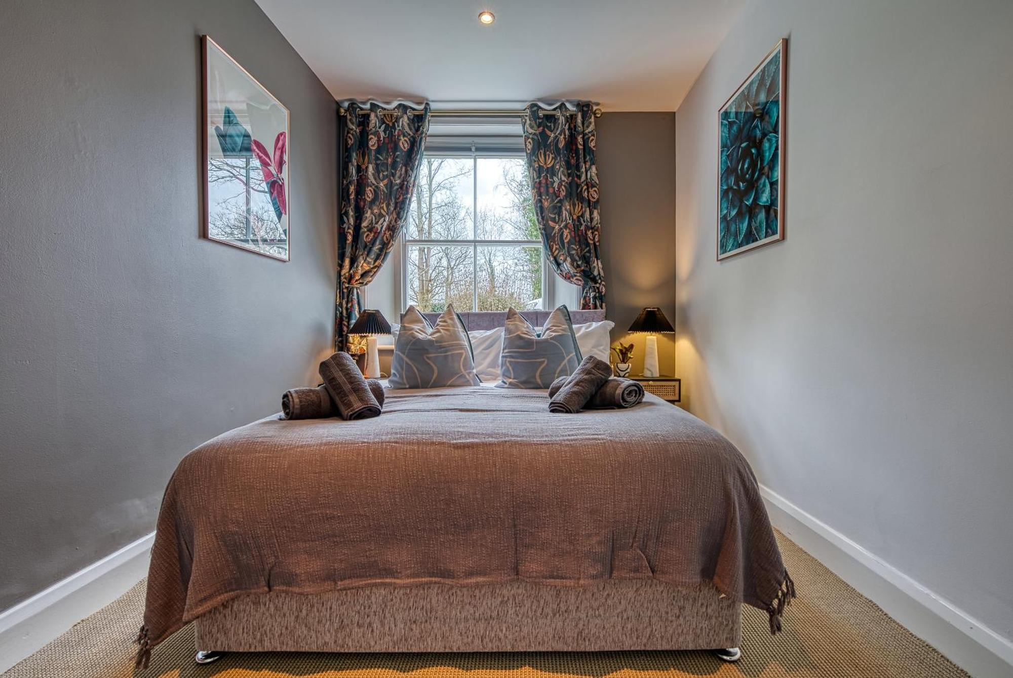 2 Bedroom Stylish Spacious Apt, Sleeps 6, Central Cheltenham, With Free Parking - By Blue Puffin Stays מראה חיצוני תמונה