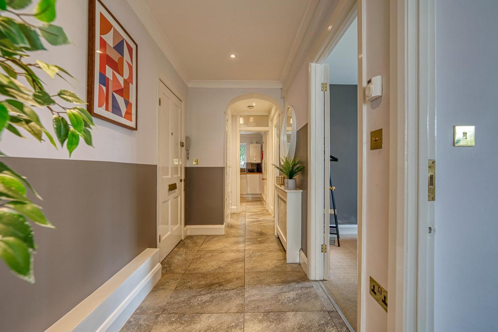 2 Bedroom Stylish Spacious Apt, Sleeps 6, Central Cheltenham, With Free Parking - By Blue Puffin Stays מראה חיצוני תמונה
